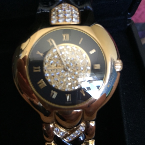 VERSACE VINTAGE 18KT GOLD AND DIAMOND WATCH - Picture 4 of 10